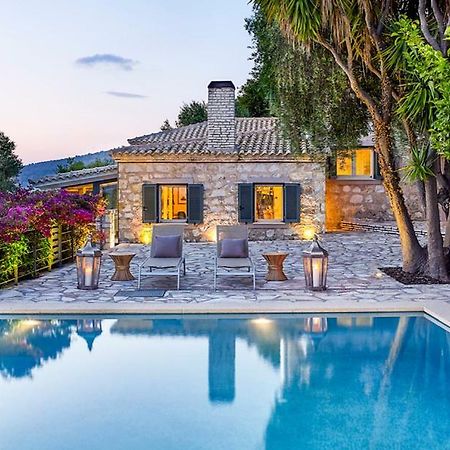 Villa Ioli- Beachfront Luxury Residence Igoumenitsa Ngoại thất bức ảnh